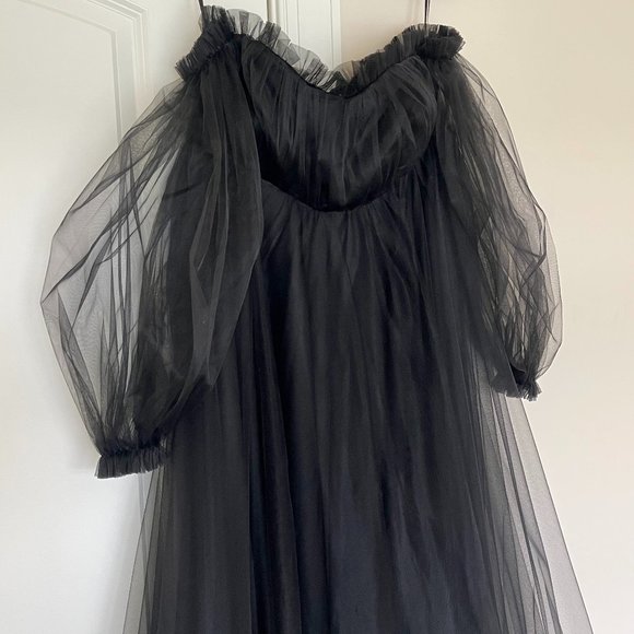 *NWT* Foxblood Limited Edition Aurora Gown in Size Medium - Picture 8 of 11